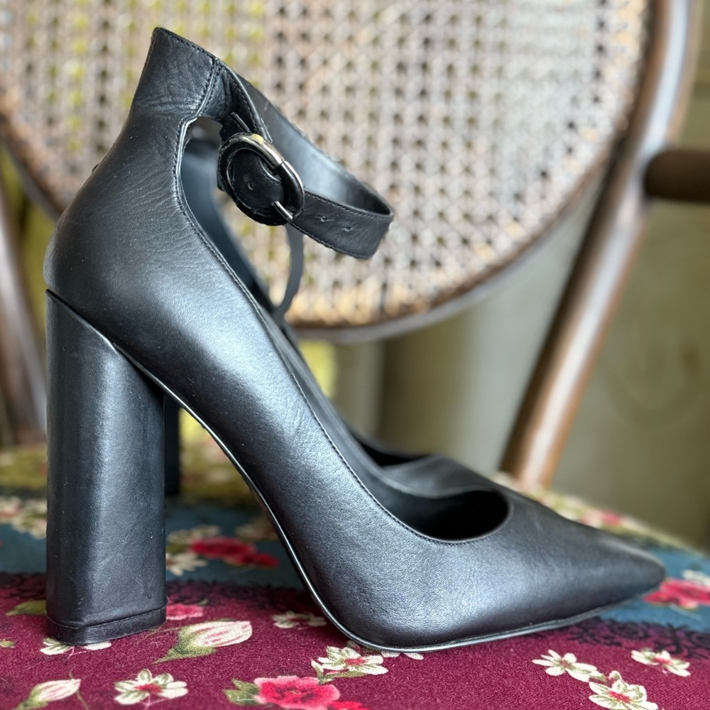 Kendall & Kylie Black Heels